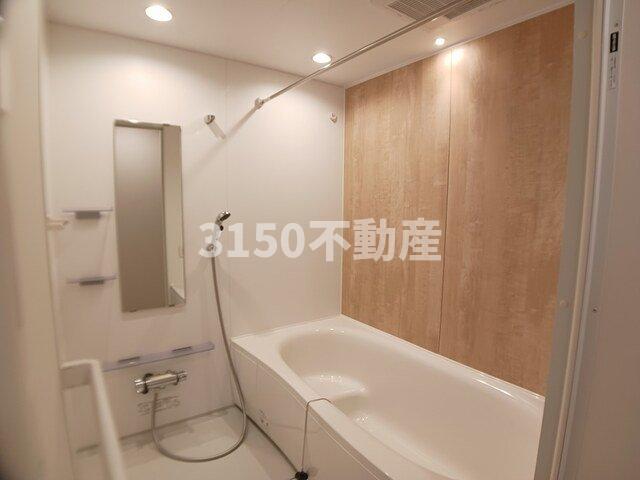 バス・シャワールーム　コンパクトで使いやすいお風呂です