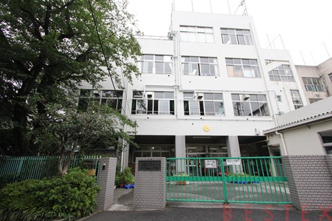 小学校　文京区立指ケ谷小学校（小学校）まで546m