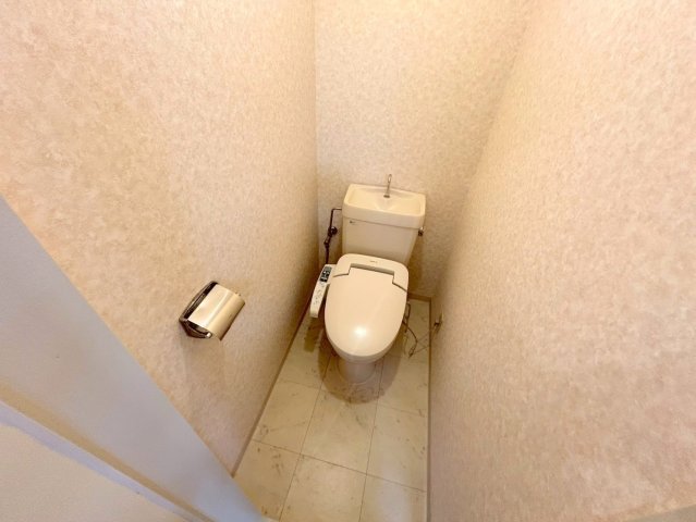 トイレ　清潔感のあるトイレは、誰もがリラックスできる空間です。