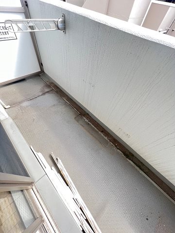 バルコニー　暖かな日差しのふりそそぐバルコニー