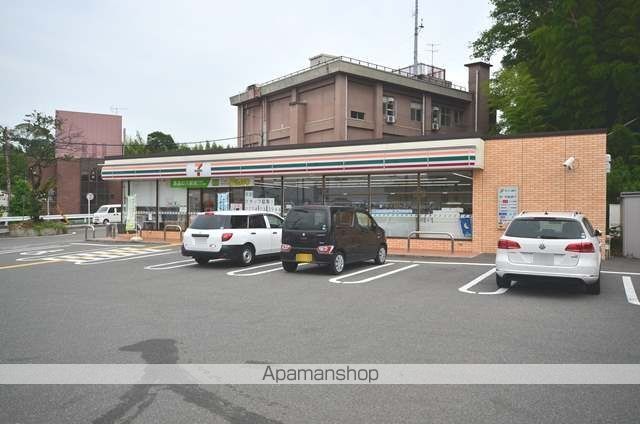 コンビニ　セブンイレブン（コンビニ）まで831m
