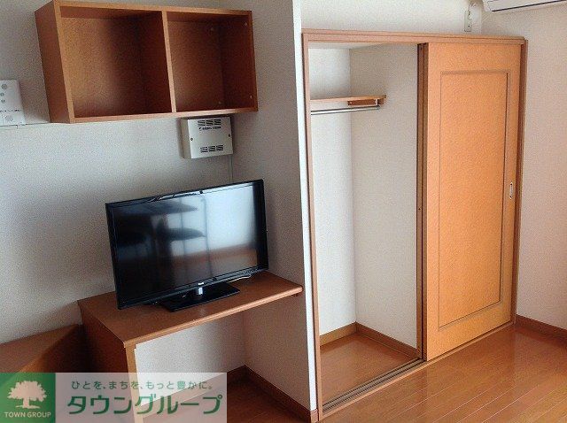 その他部屋・スペース　1階はフローリング、2階はじゅうたんです。