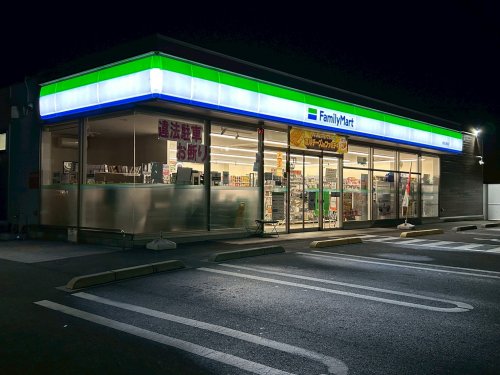 コンビニ　ファミリーマート 西条公園前店（コンビニ）まで696m