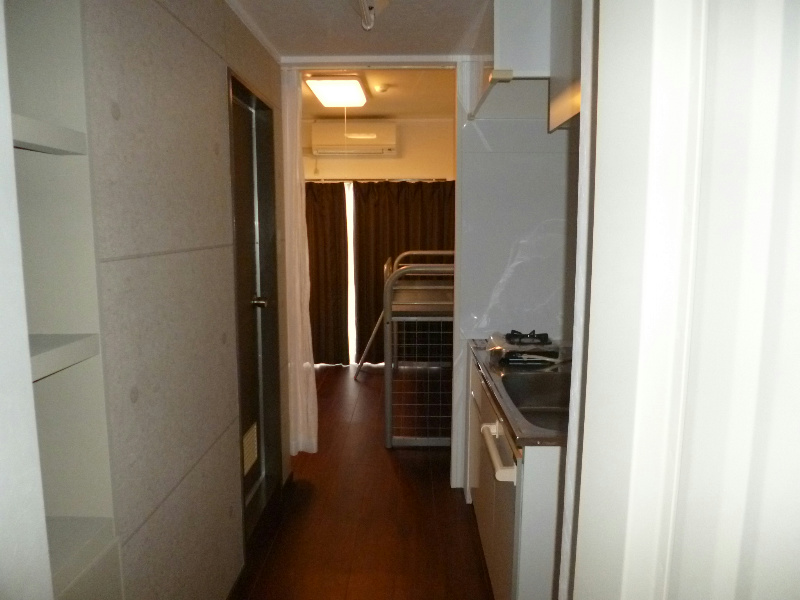 玄関　綺麗なお部屋が出迎えてくれます。