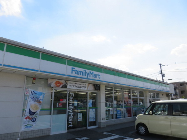 コンビニ　ファミリーマート（コンビニ）まで400m