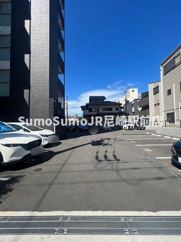 駐車場　駐車場があるので、車を買う予定の方も安心です