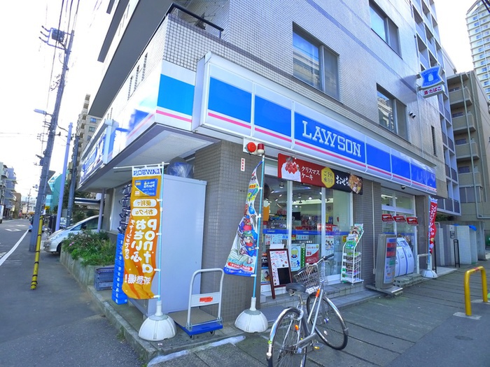 コンビニ　ローソン（コンビニ）まで690m