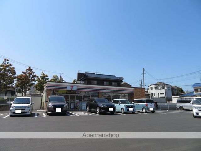 コンビニ　セブンイレブン（コンビニ）まで579m