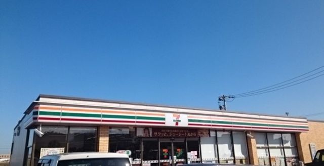 コンビニ　セブンイレブン（コンビニ）まで500m