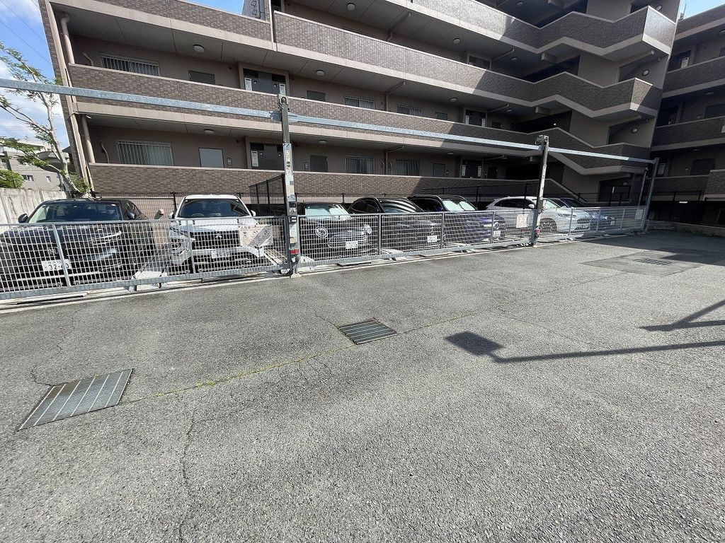 駐車場　駐車場
