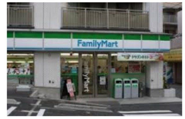 コンビニ　ファミリーマート牛込柳町駅前店（コンビニ）まで493m