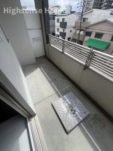バルコニー　暖かな日差しのふりそそぐバルコニー