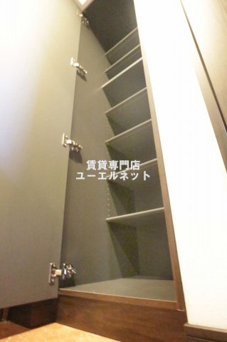 その他設備　収納力たっぷりのシューズボックスで玄関すっきり！