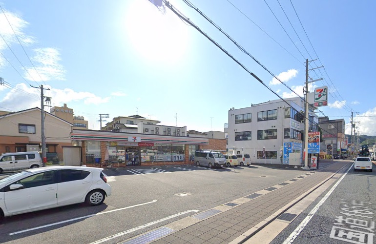 コンビニ　セブンイレブン柏原田辺店（コンビニ）まで210m