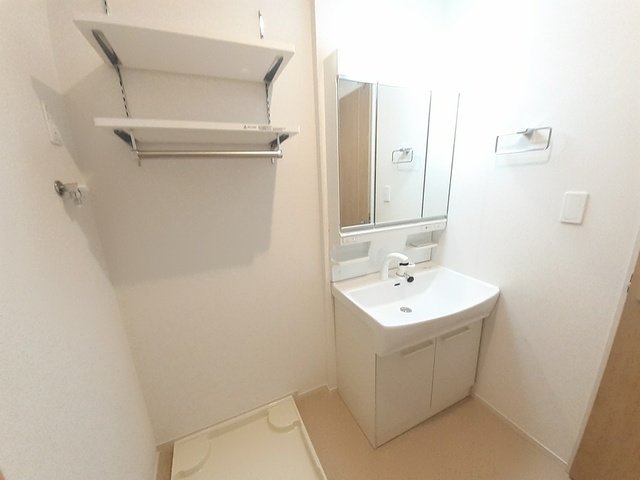 洗面設備　脱衣スペースもあります