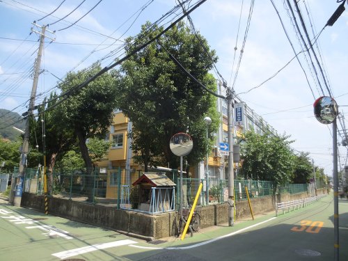 小学校　神戸市立本山第一小学校（小学校）まで406m