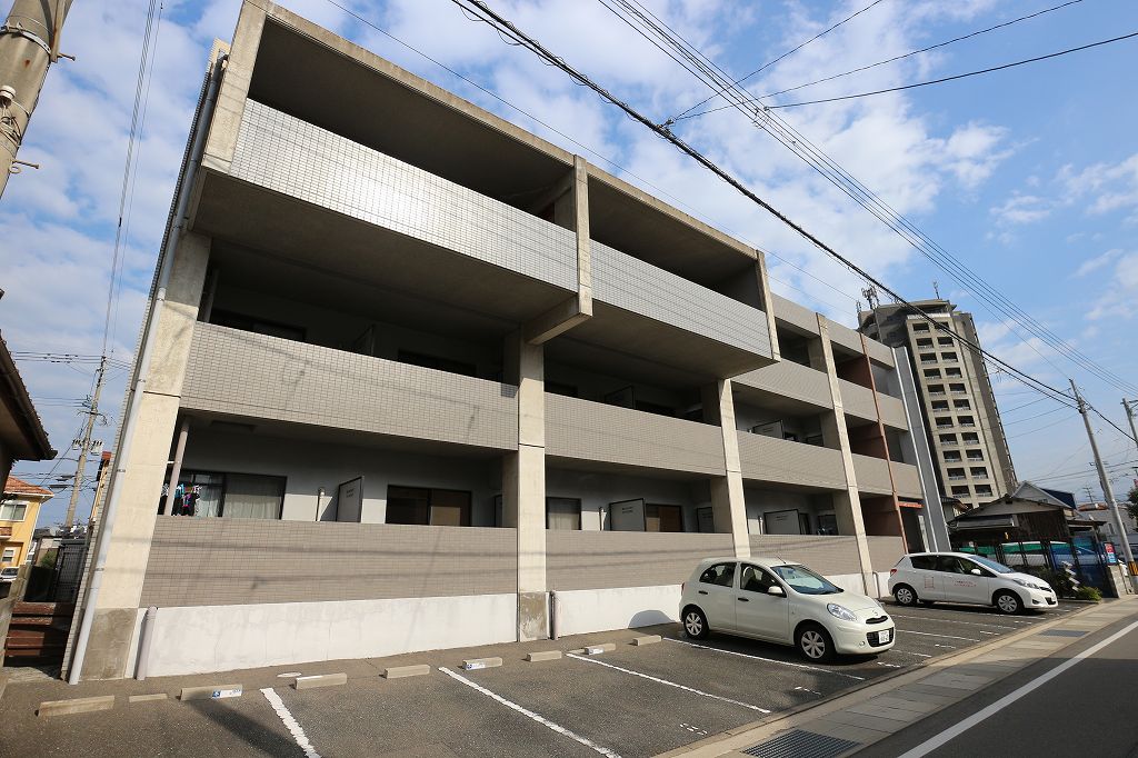 建物外観　古賀市でお部屋を探される際は、トーマスリビング古賀店へお気軽