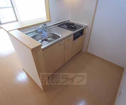 キッチン　二口ガスコンロ付きのシステムキッチンです。