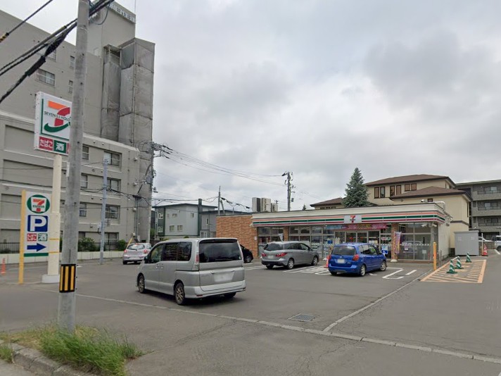 コンビニ　セブンイレブン札幌宮の森4条店（コンビニ）まで226m