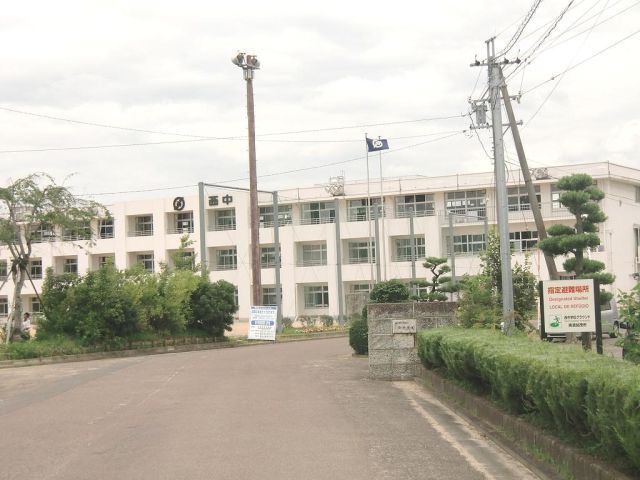 中学校　美濃加茂市立西中学校（中学校）まで2404m