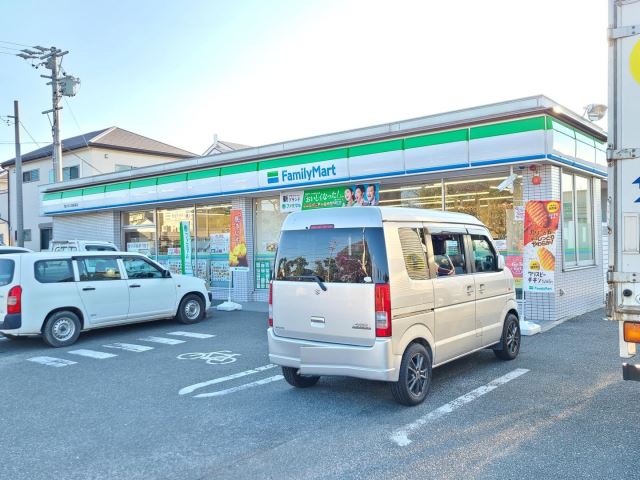 コンビニ　ファミリーマート豊川牛久保駅通店（コンビニ）まで250m