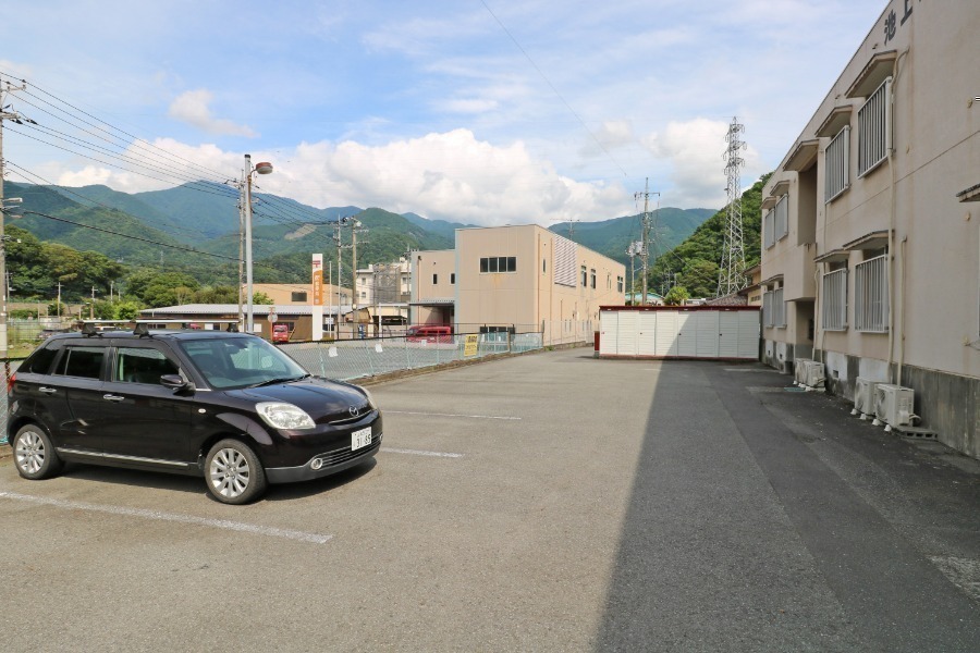駐車場　駐車場
