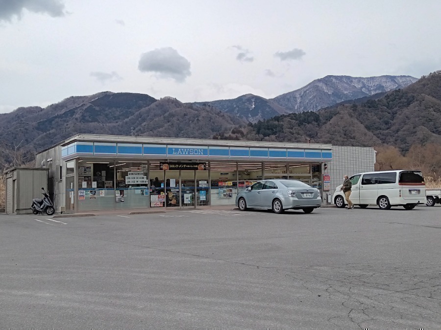 コンビニ　ローソン身延梅平店（コンビニ）まで582m