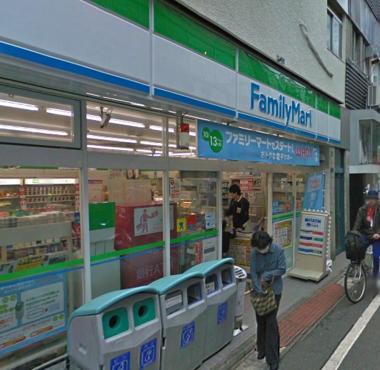 コンビニ　ファミリーマート丸萬椎名町駅前店（コンビニ）まで76m