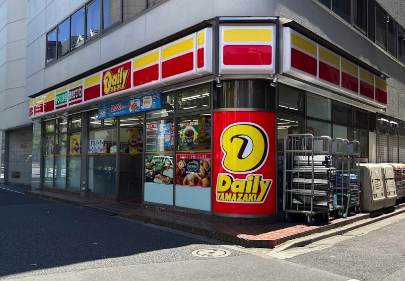 コンビニ　デイリーヤマザキ岩本町3丁目店（コンビニ）まで190m
