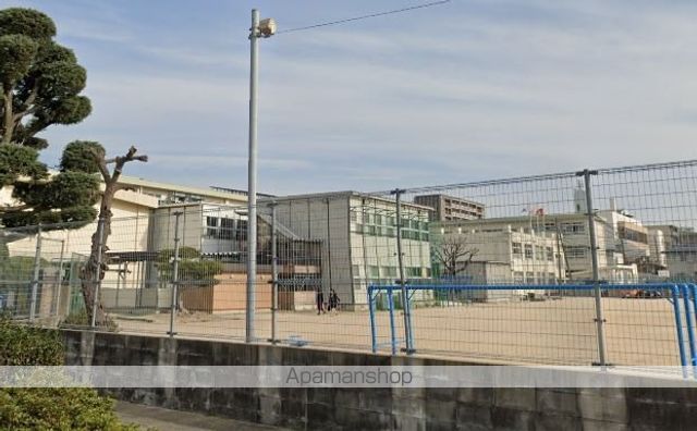 小学校　福岡市立小学校春住小学校（小学校）まで834m