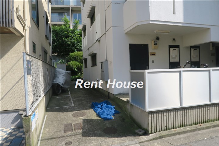 エントランス　別号室の参考写真となります