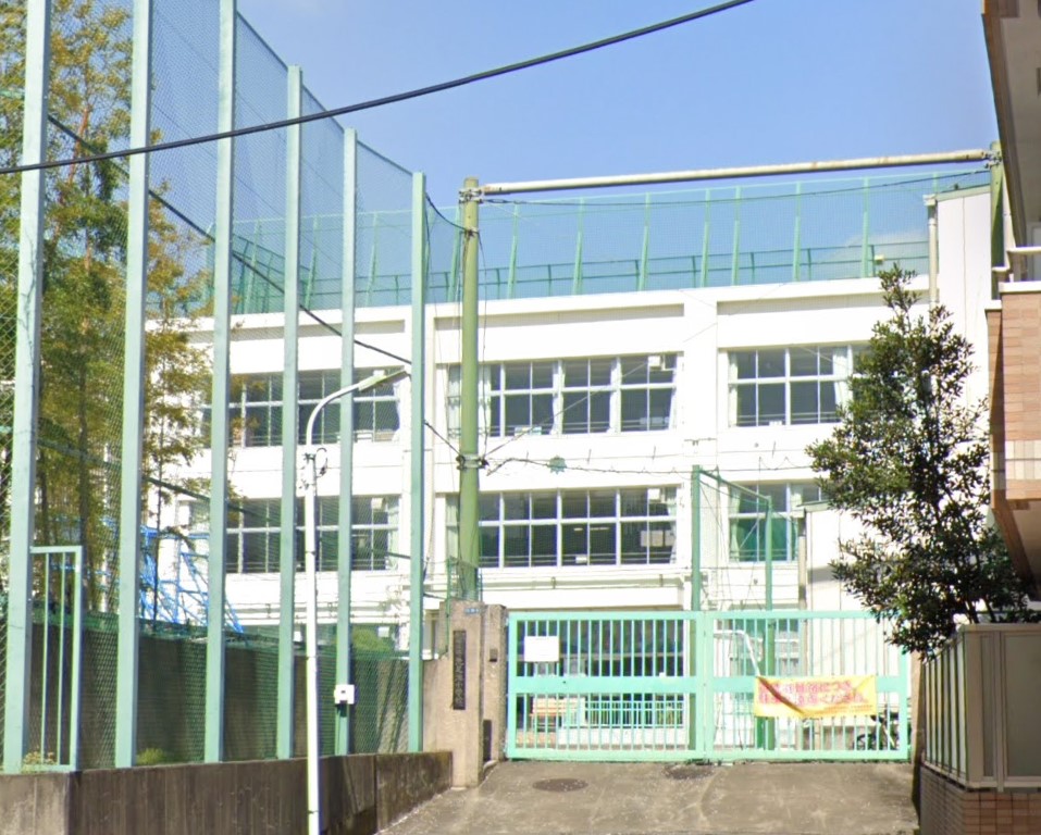 小学校　大田区立洗足池小学校（小学校）まで896m