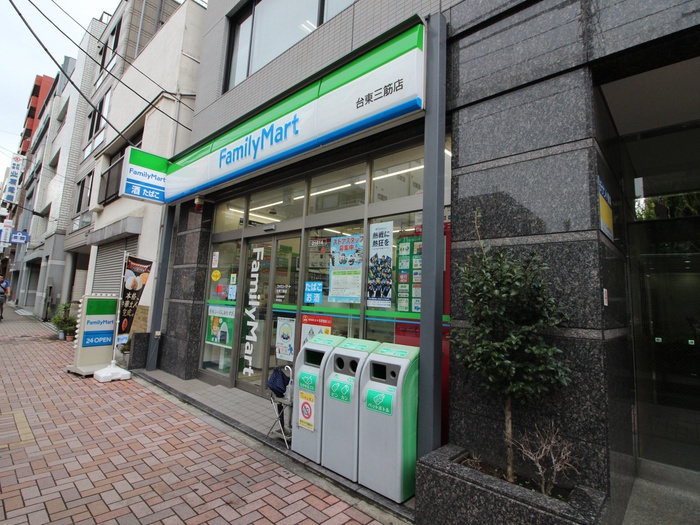 コンビニ　ファミリーマート（コンビニ）まで127m