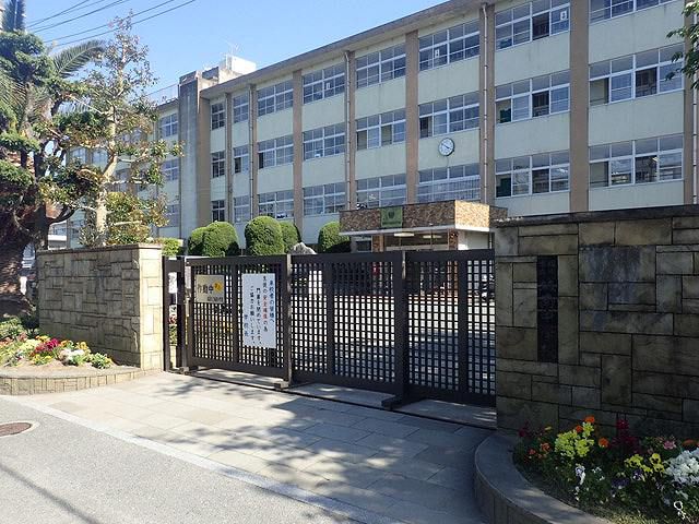 中学校　城南中学校（中学校）まで697m