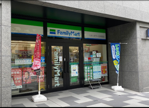 コンビニ　ファミリーマート シティタワー大井町店（コンビニ）まで450m