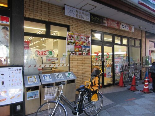 コンビニ　セブン-イレブン日暮里駅北店（コンビニ）まで672m
