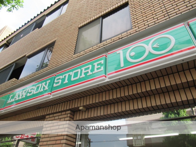コンビニ　ローソンストア１００（コンビニ）まで527m