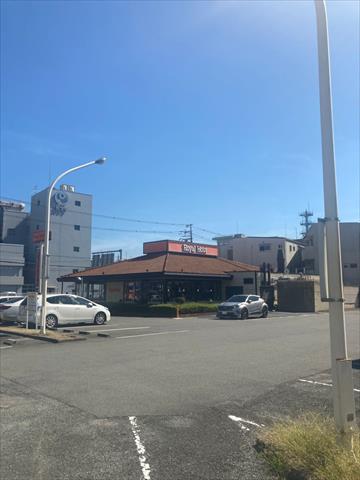 飲食店　ロイヤルホスト 菱江店（飲食店）まで1313m