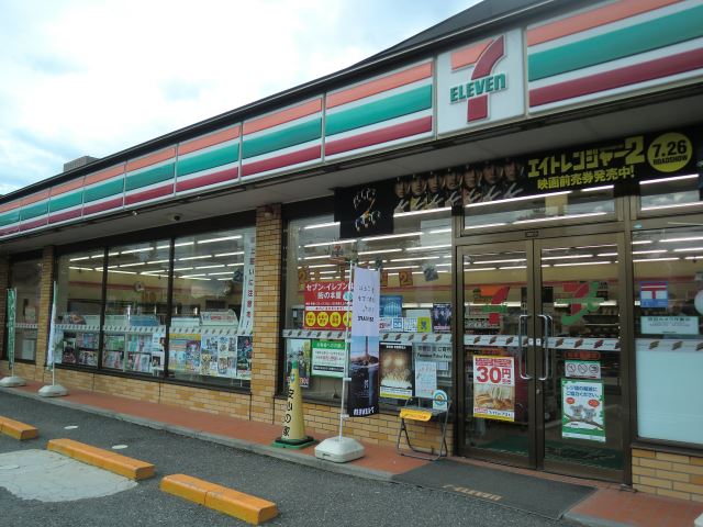 コンビニ　セブンイレブン（コンビニ）まで680m
