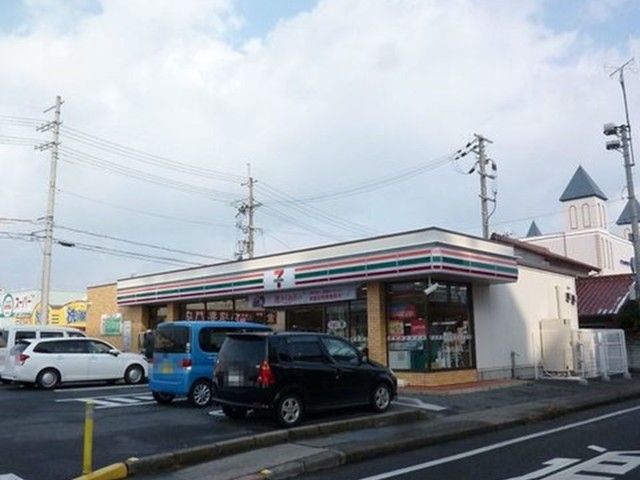 コンビニ　セブンイレブン大津本堅田５丁目（コンビニ）まで550m