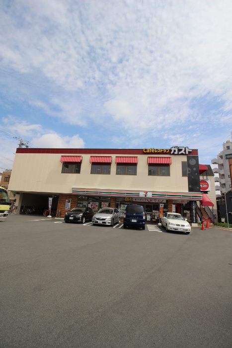 飲食店　ガスト（飲食店）まで300m