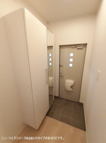 玄関　同タイプのお部屋です（現況を優先します）※建築中