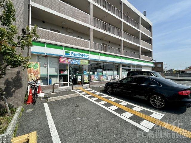 コンビニ　ファミリーマート　高槻川西町一丁目店（コンビニ）まで447m