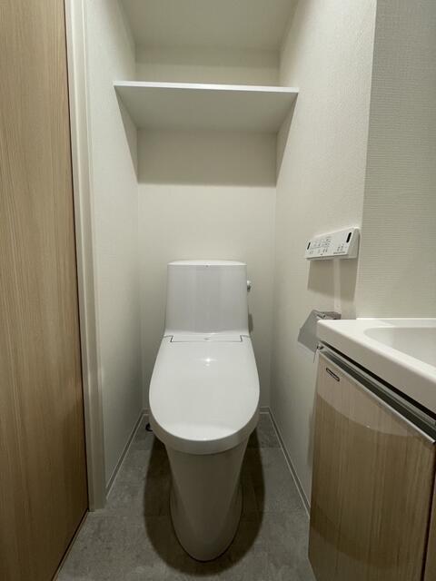 トイレ　同物件別部屋写真