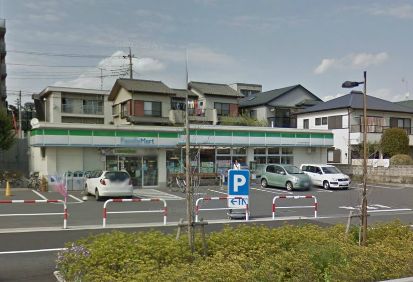 コンビニ　ファミリーマートさいたま大戸四丁目店（コンビニ）まで815m