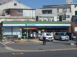 コンビニ　ファミリーマート 九条駅南店（コンビニ）まで243m