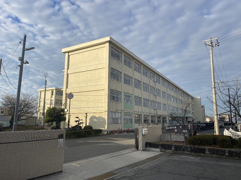 中学校　加古川市立平岡中学校（中学校）まで1696m