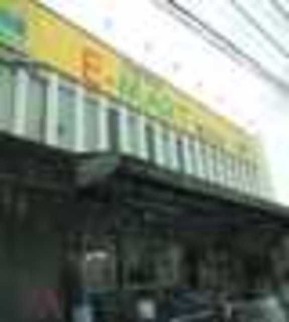 スーパー　E－MART鹿浜店（スーパー）まで1697m