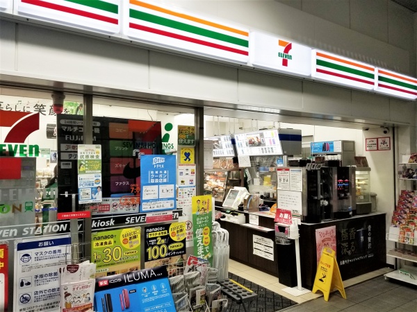 コンビニ　セブンイレブン北海道ST恵庭店（コンビニ）まで831m