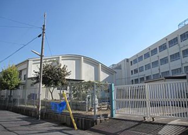 小学校　高槻市立桃園小学校（小学校）まで516m